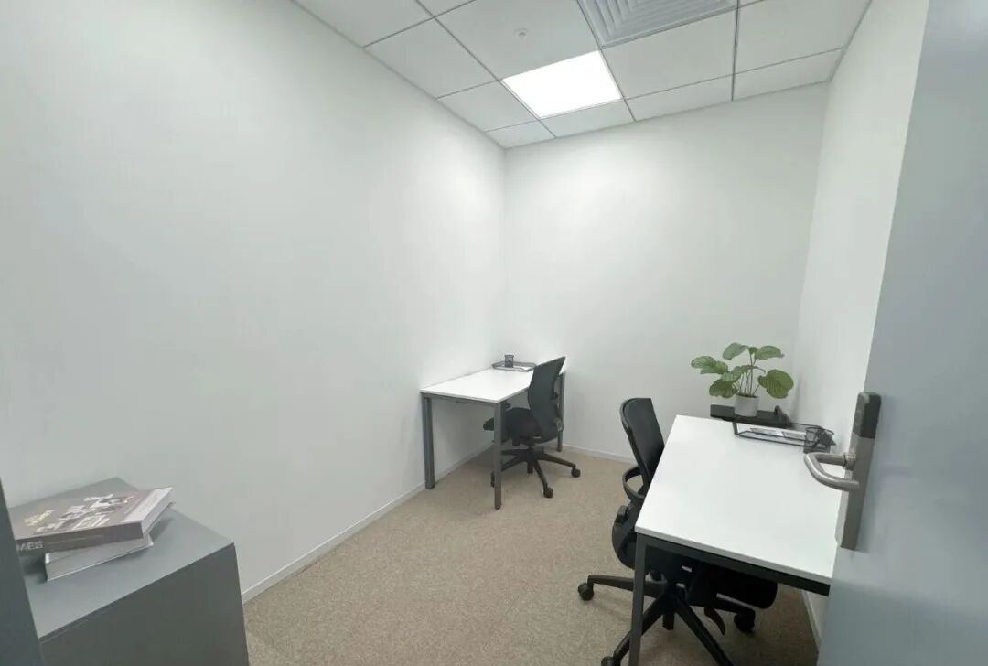 恒生银行大厦Regus 2人办公室实景